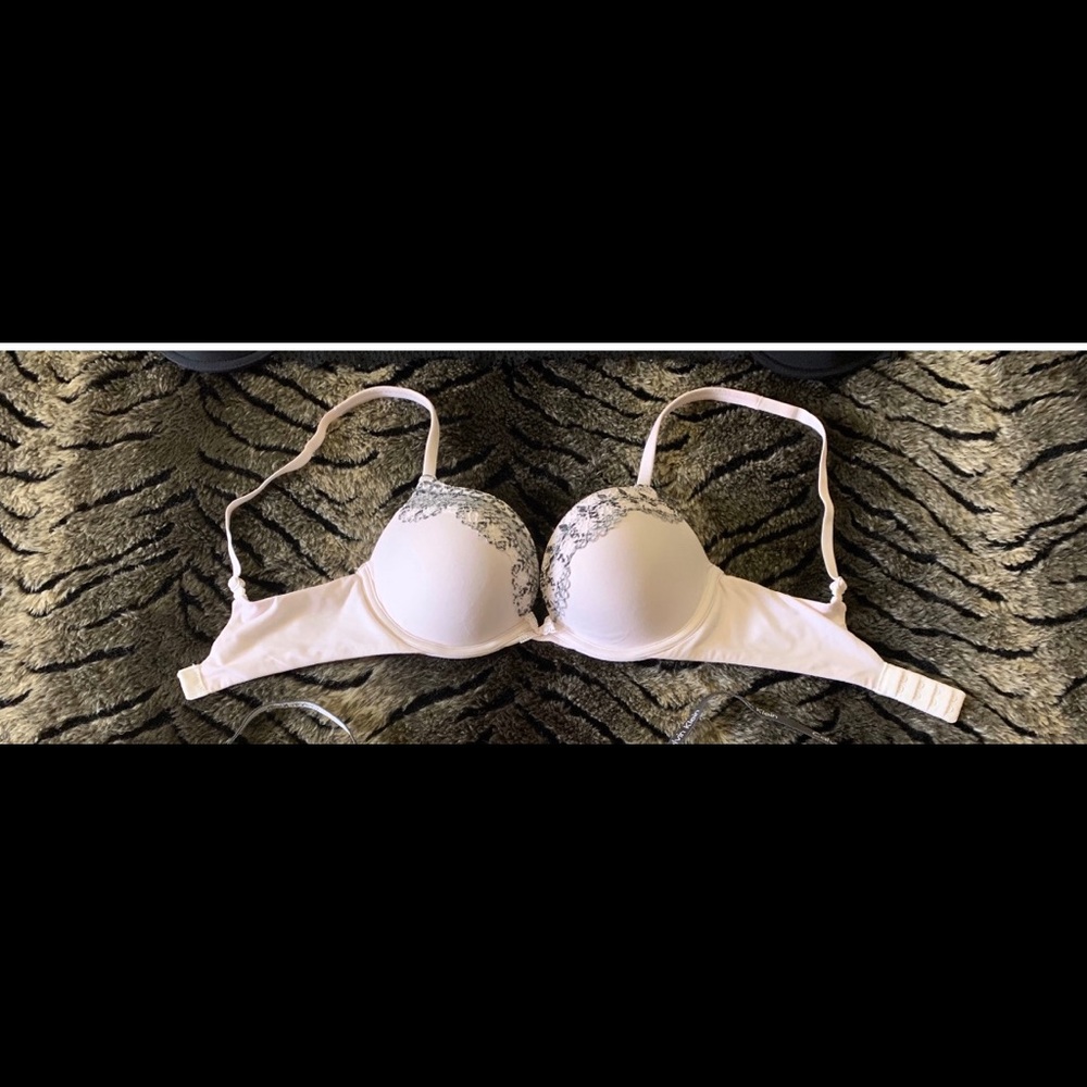 ❌ sold on Mercari ❌ 32D Push Up ⬆️